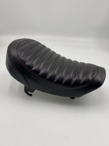 MUNK  RED LINED SEAT IN BLACK