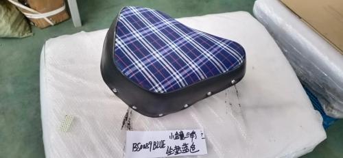 MUNK PEAR SHAPE SEAT IN  BLUE CHECK