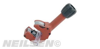 TUBE CUTTER WITH RATCHET