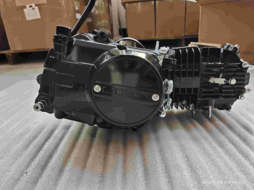 LIFAN 125CC 4 SPEED CLUTCH ENGINE IN BLACK