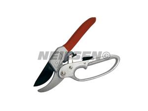 DELUXE RATCHET PRUNER